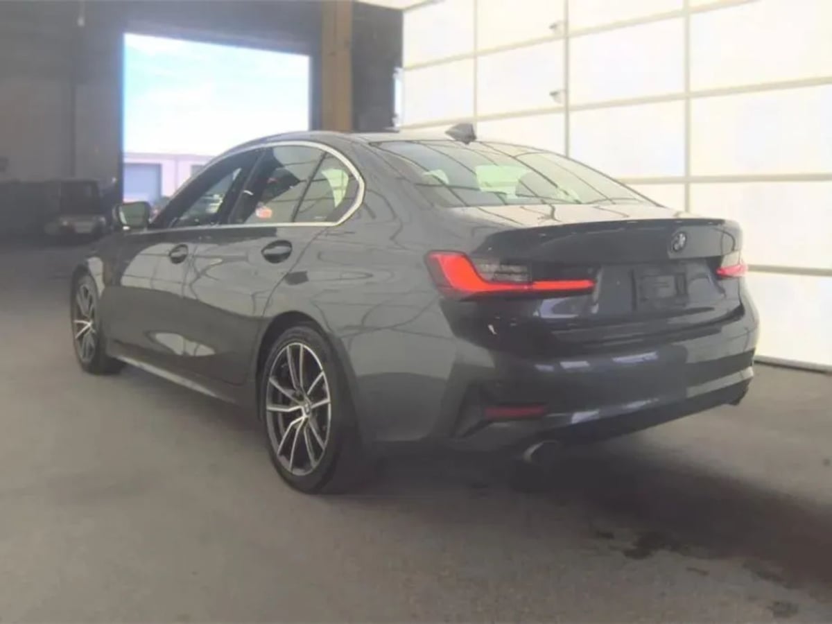 BMW 3 Series photo 6