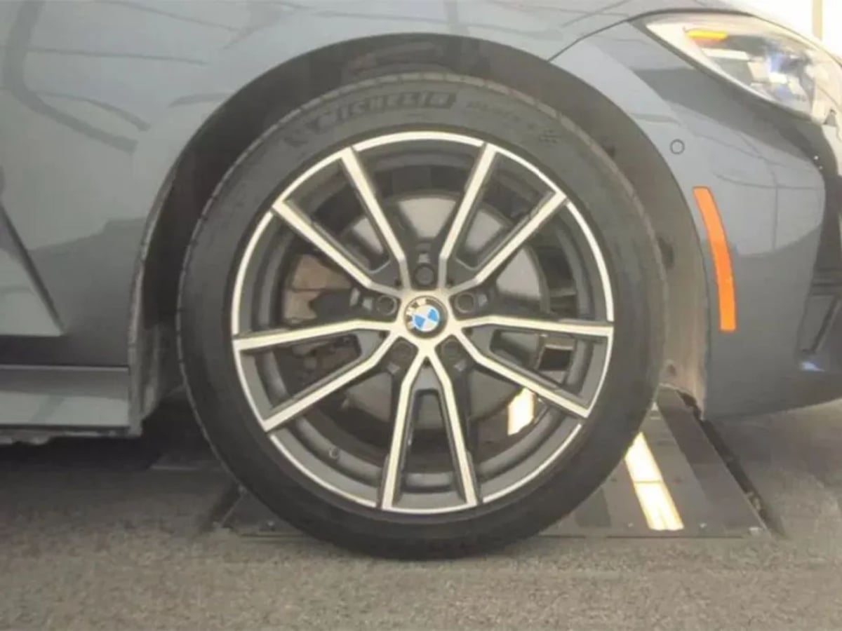 BMW 3 Series photo 7
