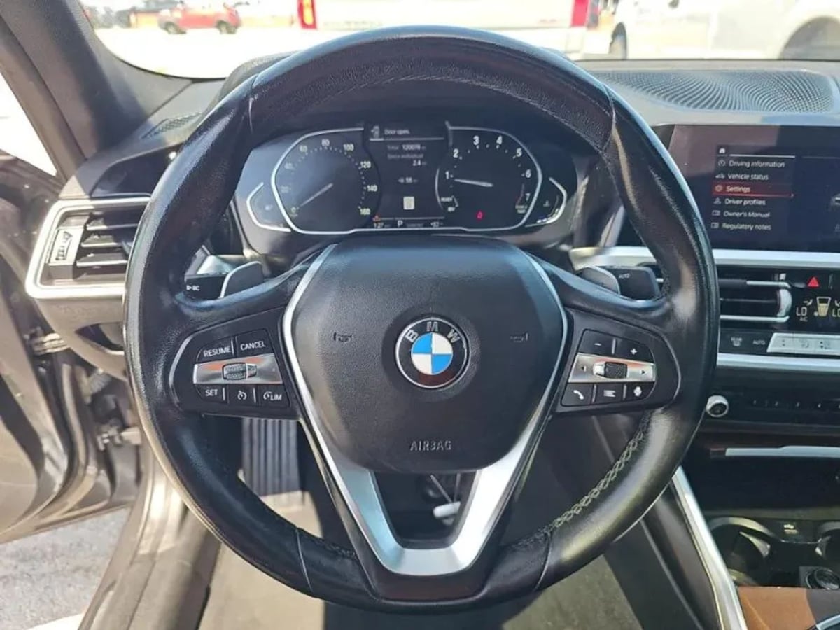 BMW 3 Series photo 10