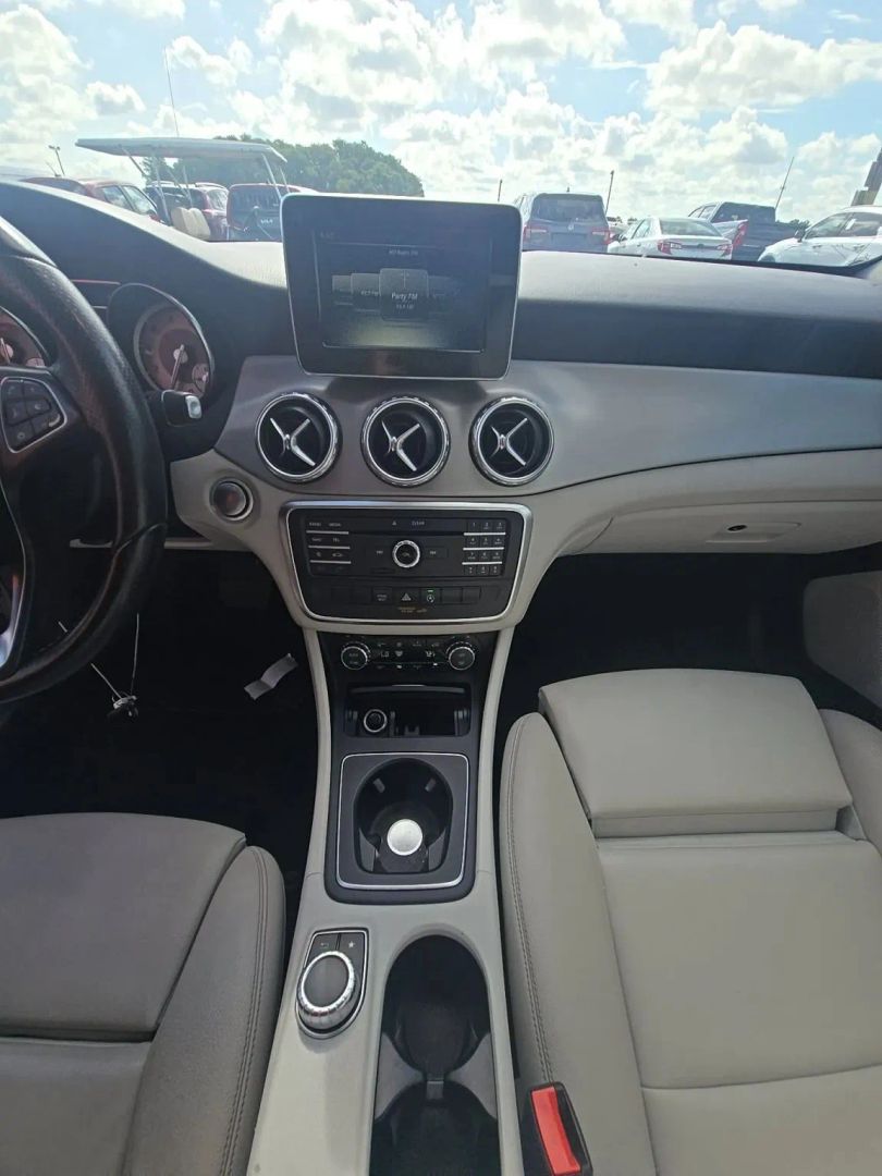 Mercedes-Benz GLA 250 photo 6