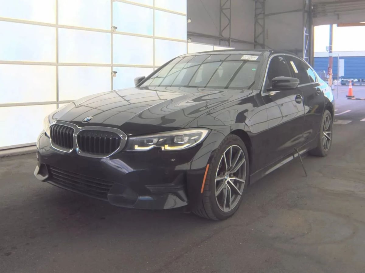 BMW 3 Series photo 2
