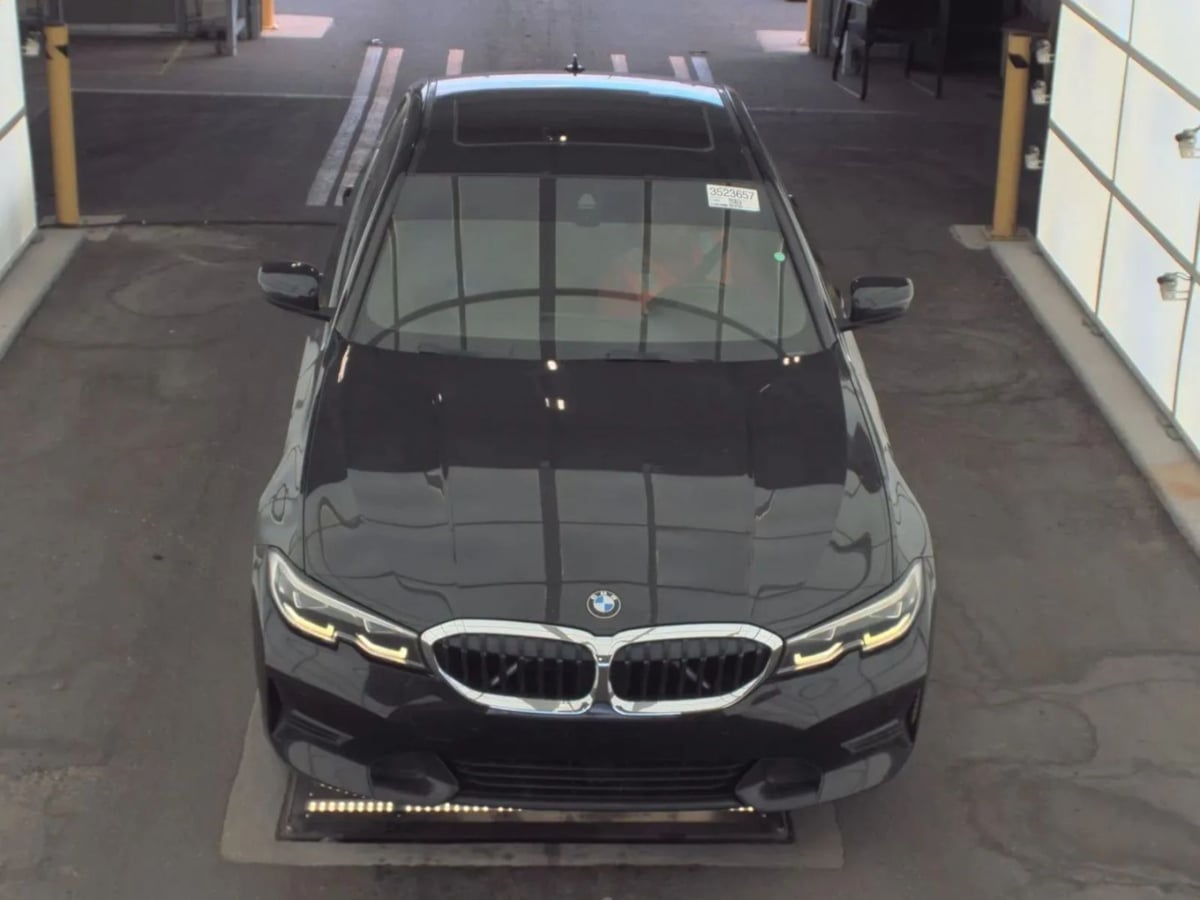 BMW 3 Series photo 3
