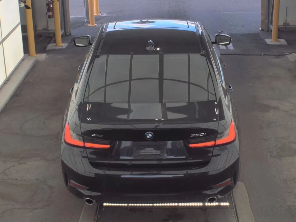 BMW 3 Series photo 4
