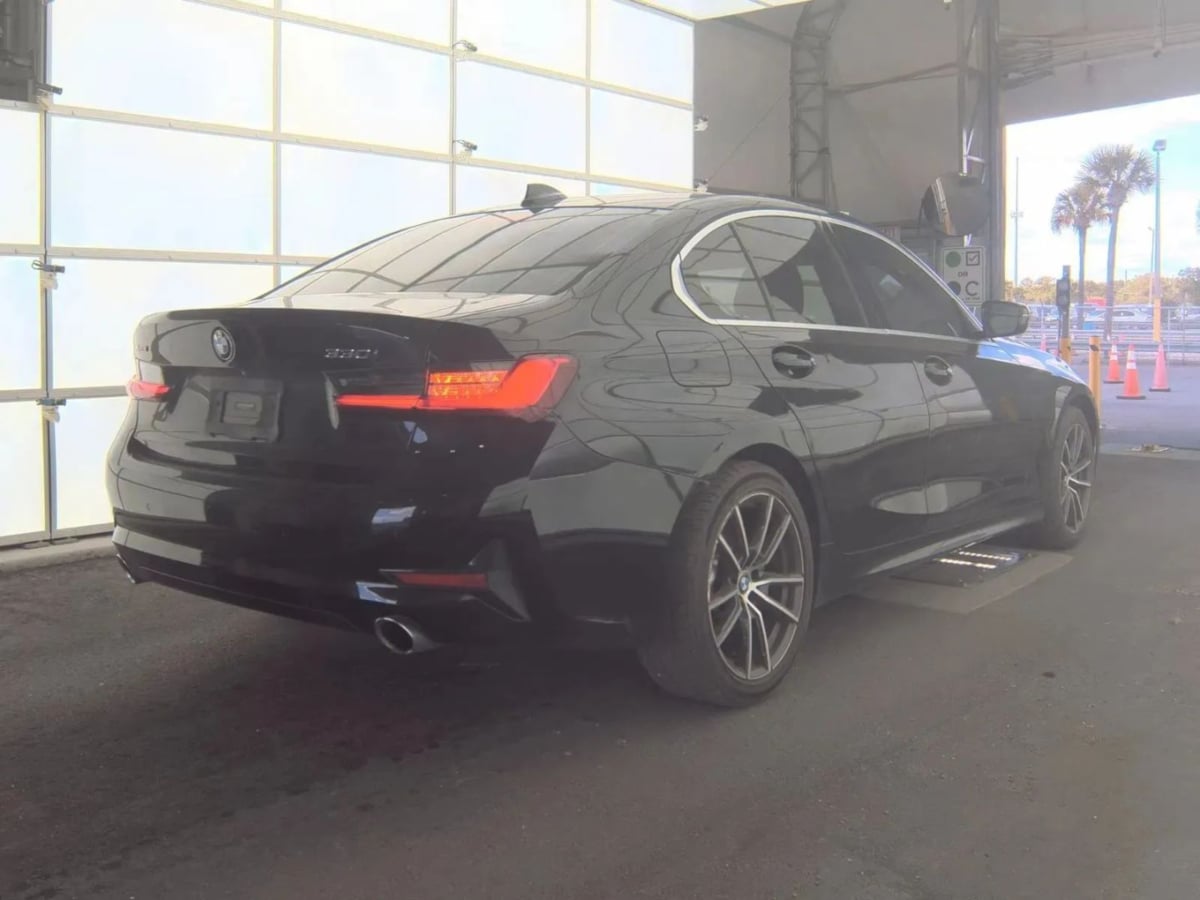BMW 3 Series photo 5