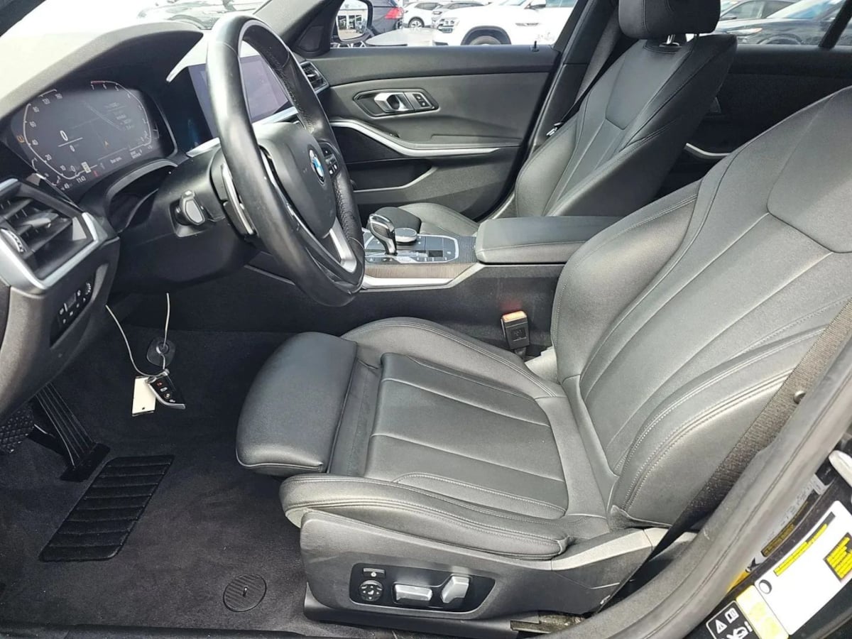 BMW 3 Series photo 7