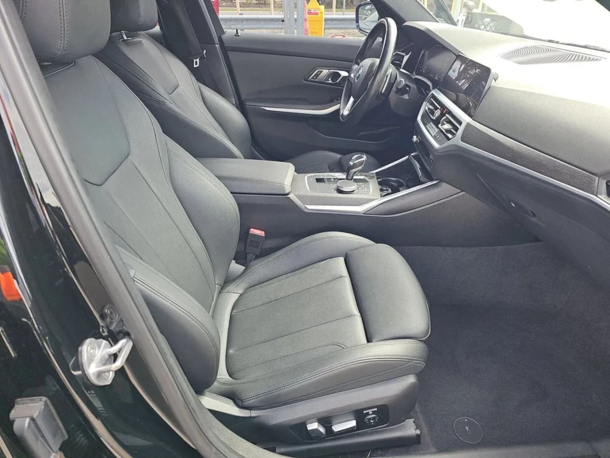 BMW 3 Series photo 8