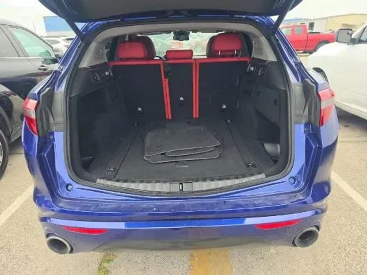 Alfa Romeo Stelvio photo 8