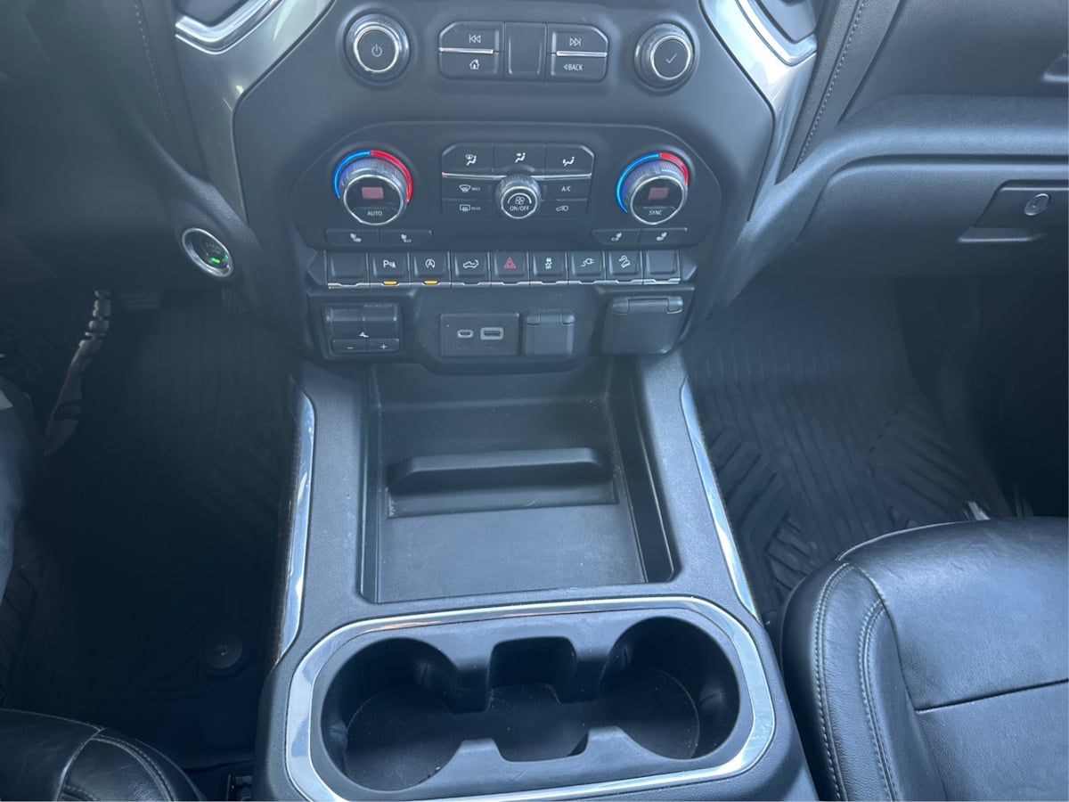 Photo 16 of this Chevrolet Silverado 1500