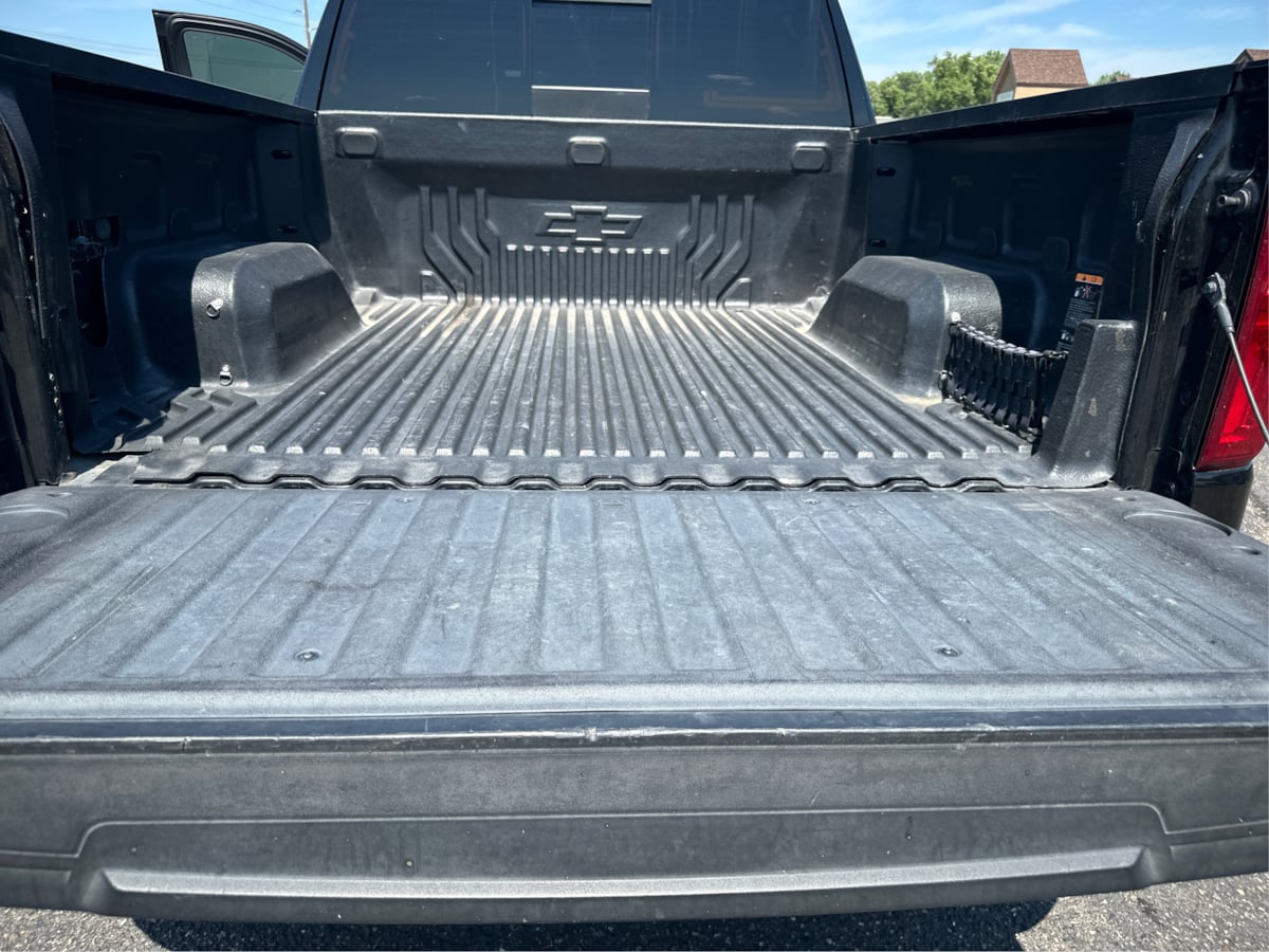 Photo 12 of this Chevrolet Silverado 1500
