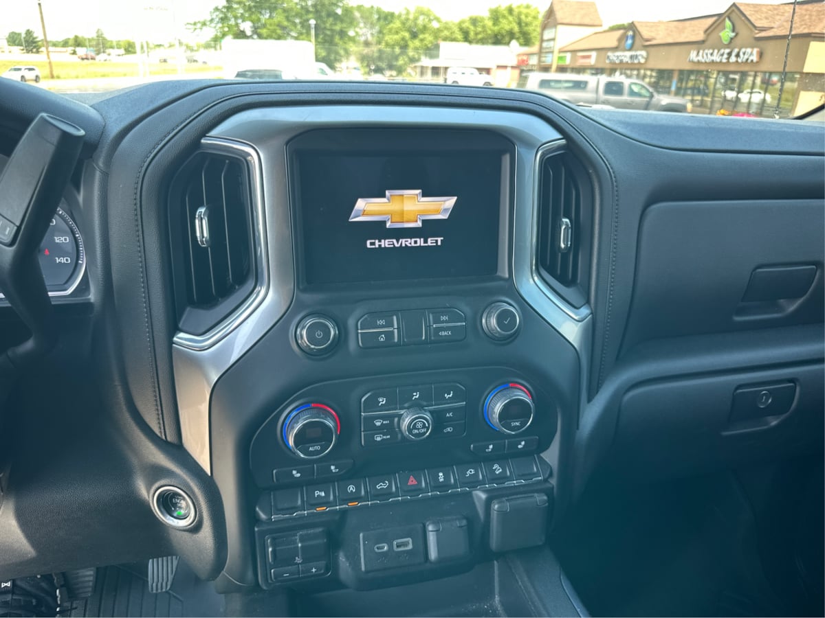 Photo 15 of this Chevrolet Silverado 1500