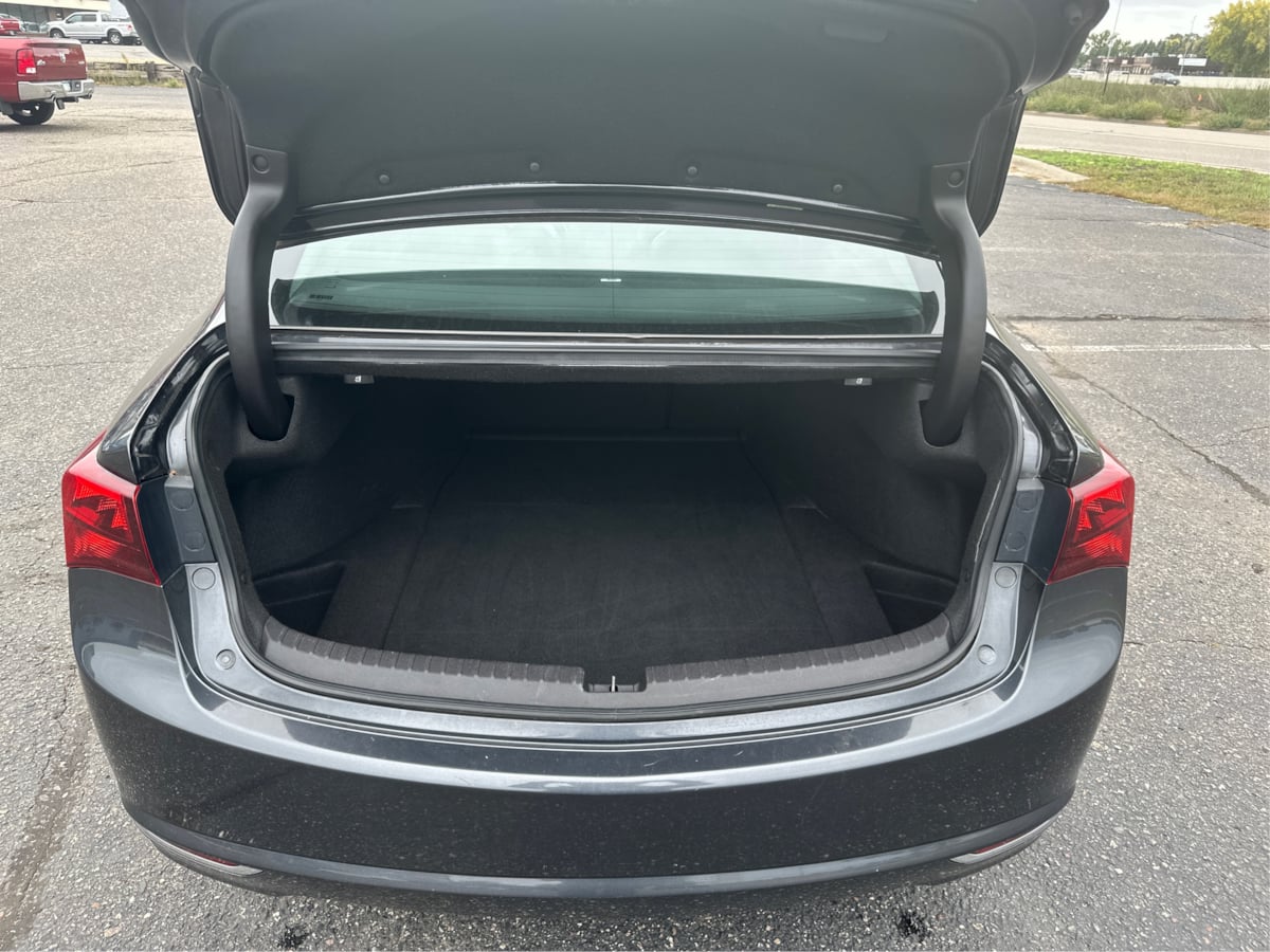 Photo 12 of this Acura TLX
