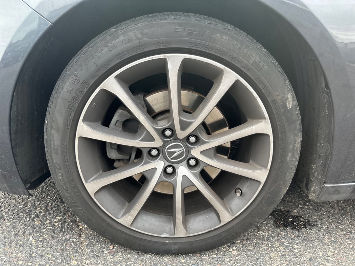 Photo 20 of this Acura TLX