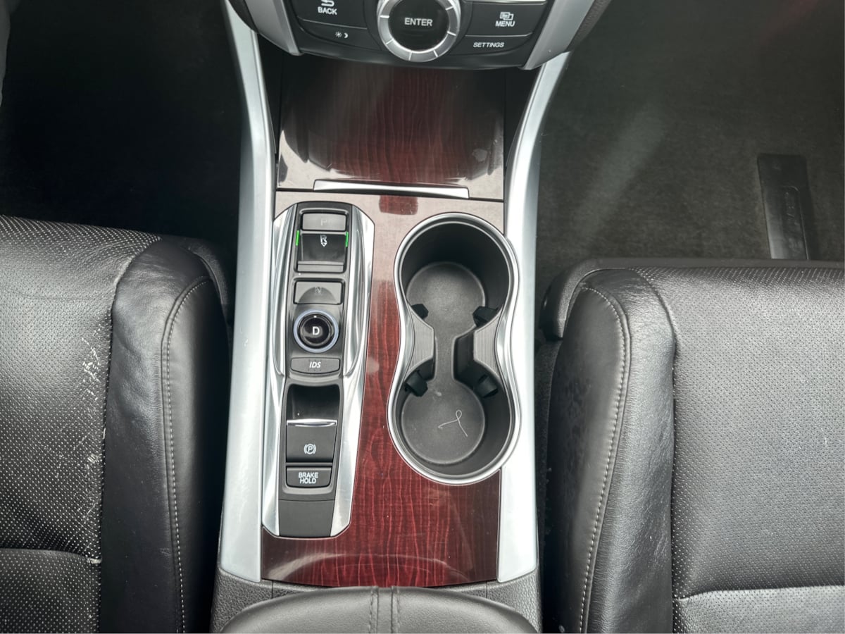 Photo 16 of this Acura TLX