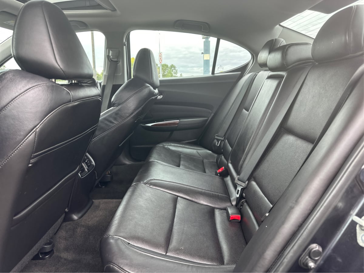 Photo 10 of this Acura TLX