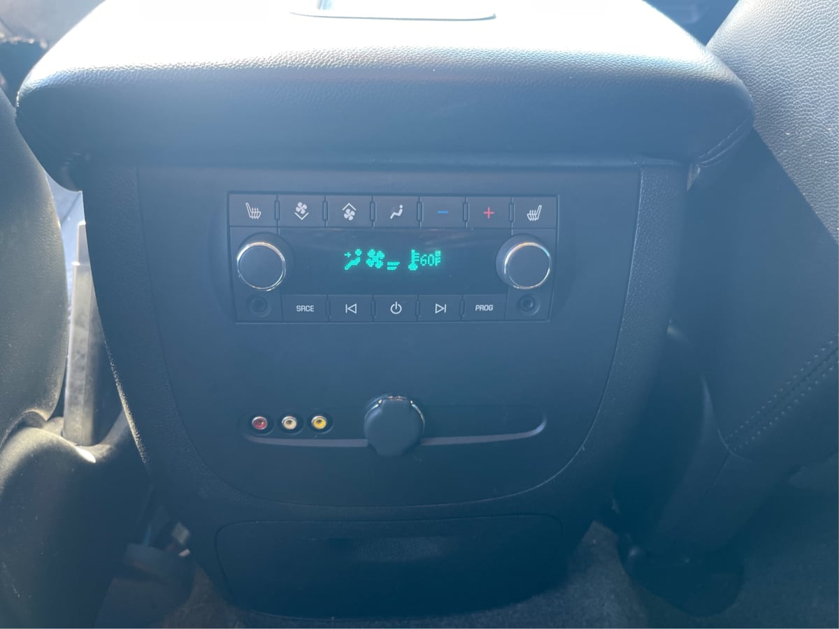 Photo 20 of this Chevrolet Tahoe