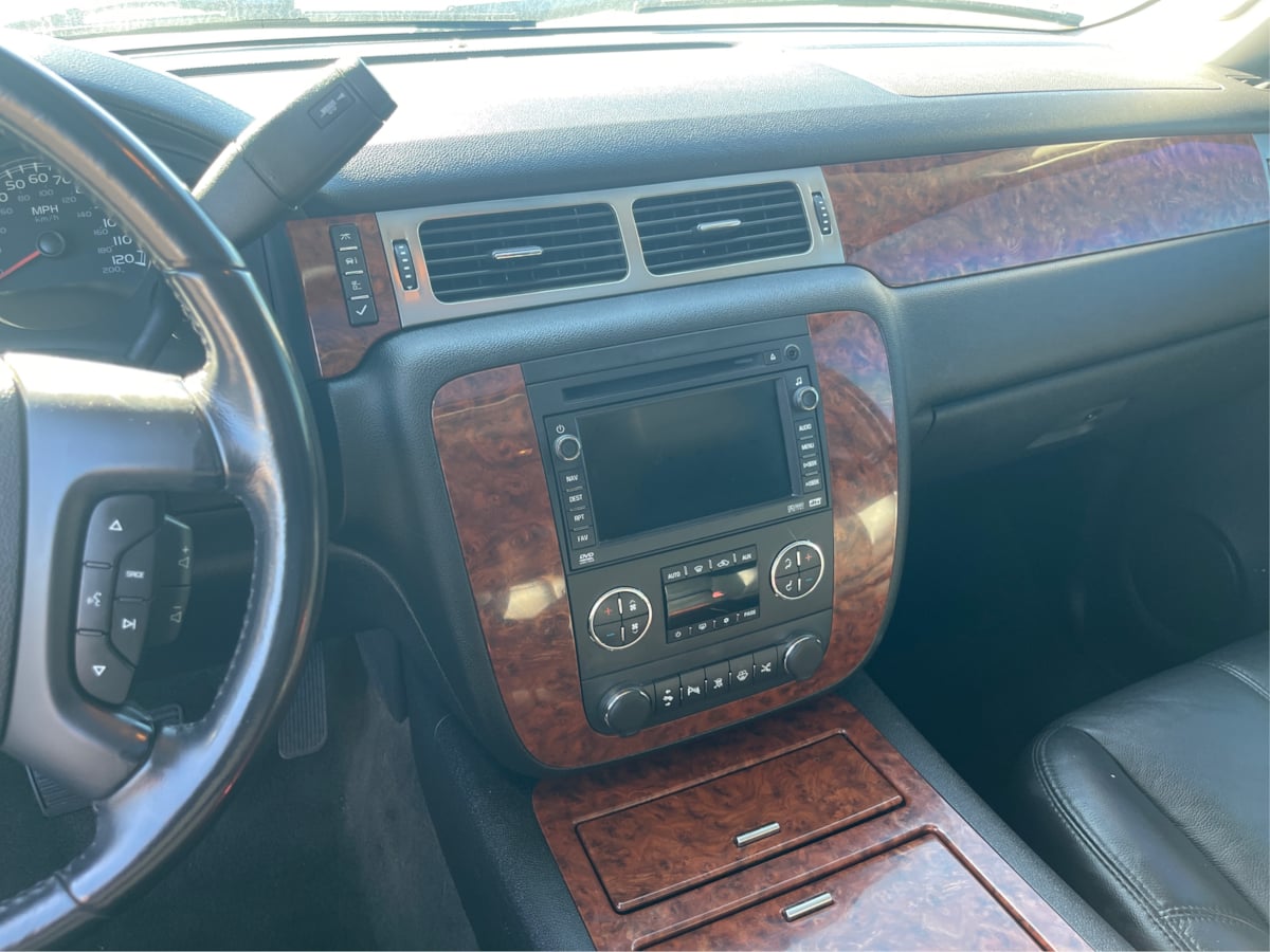 Photo 33 of this Chevrolet Tahoe