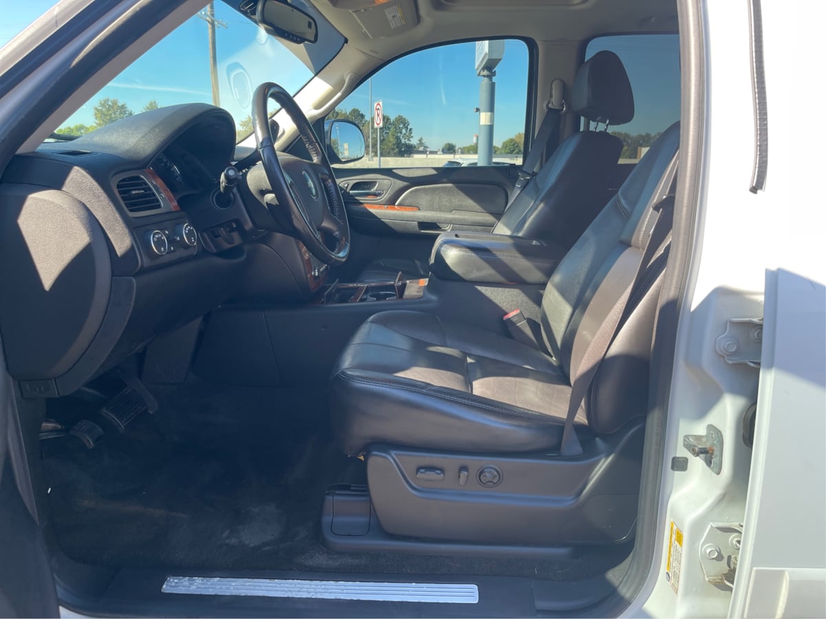 Photo 9 of this Chevrolet Tahoe