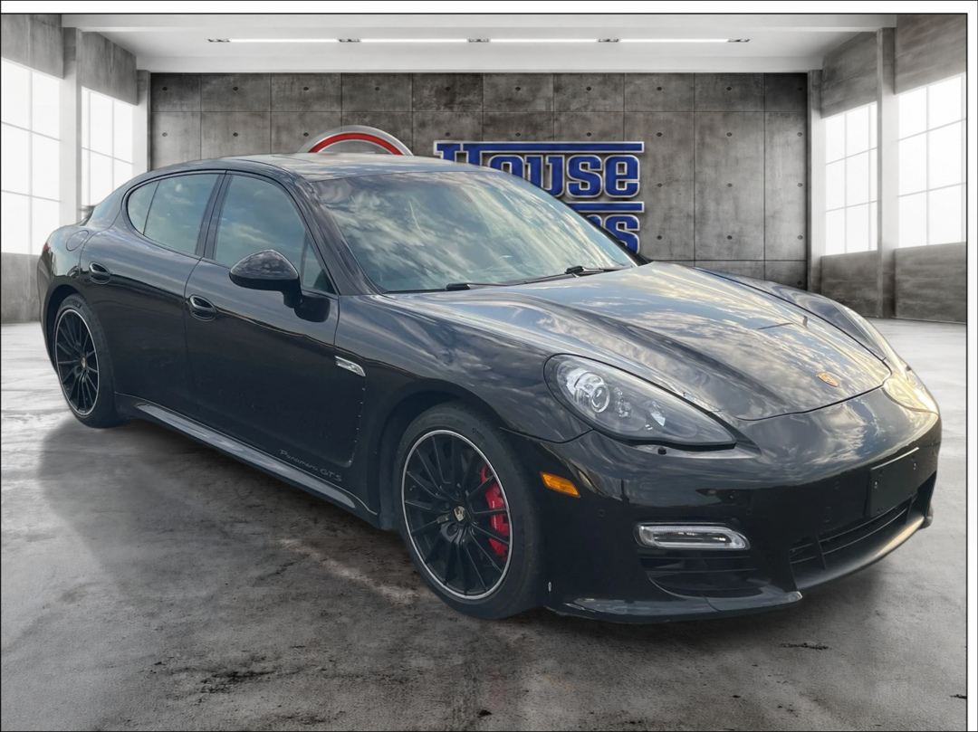 Photo 3 of this Porsche Panamera