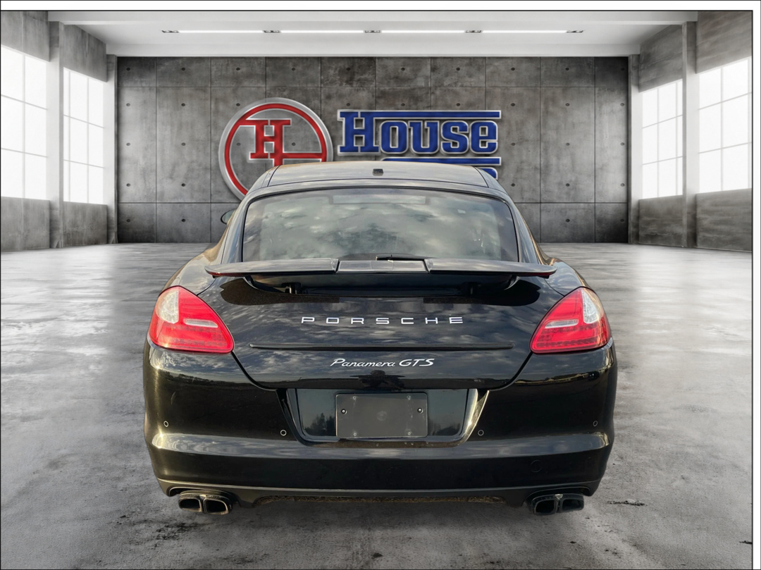 Photo 6 of this Porsche Panamera