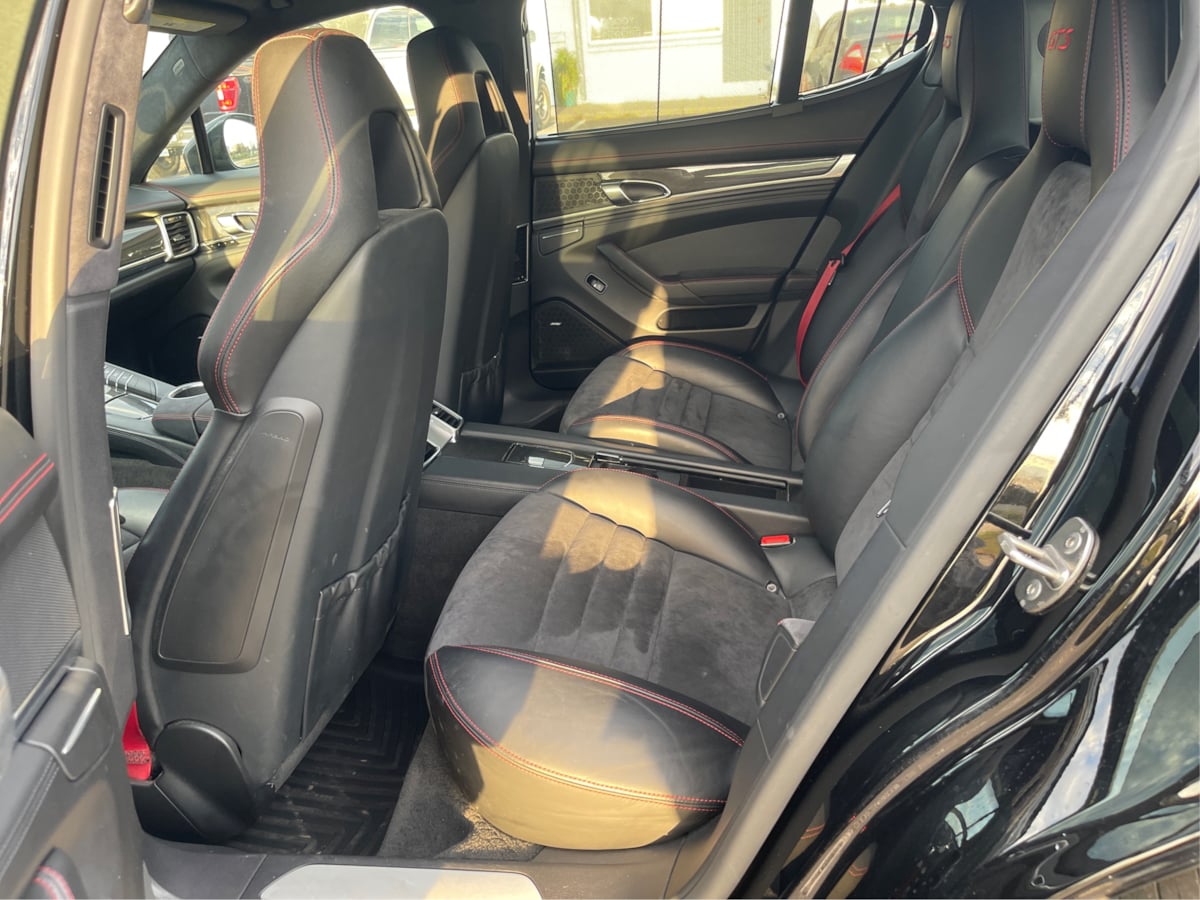 Photo 10 of this Porsche Panamera