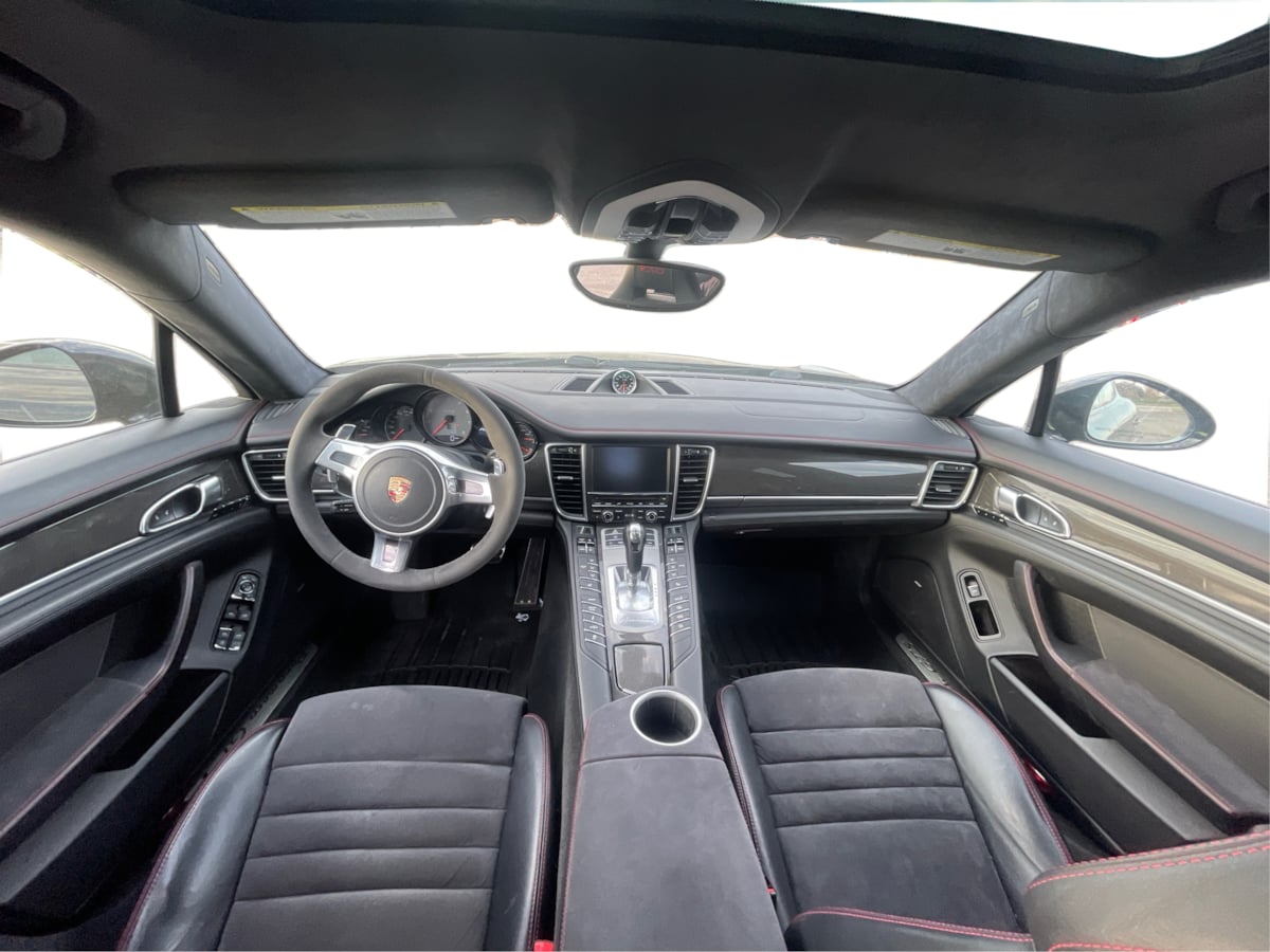 Photo 26 of this Porsche Panamera