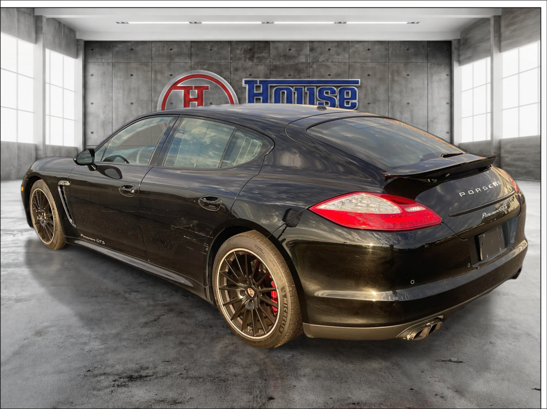 Photo 7 of this Porsche Panamera