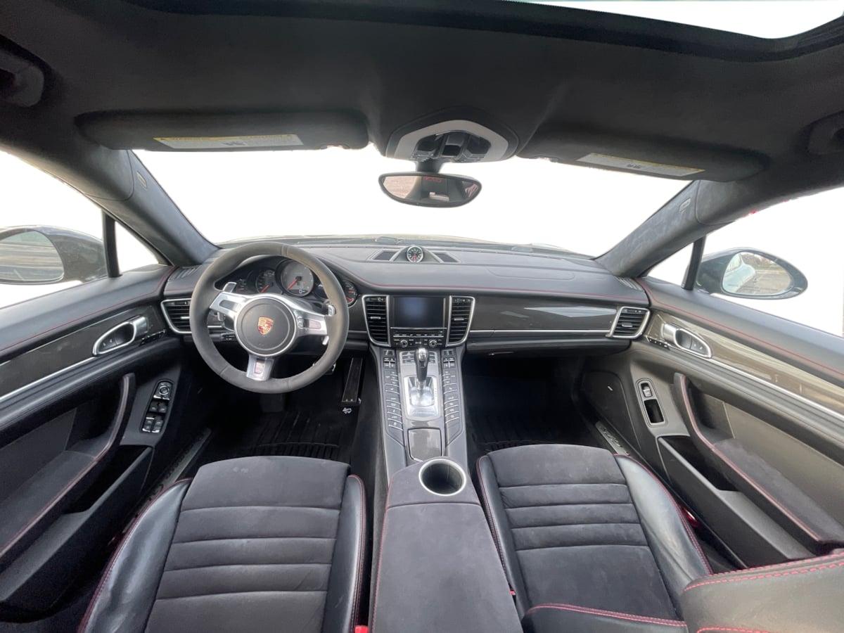 Photo 13 of this Porsche Panamera