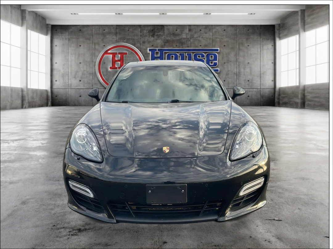 Photo 2 of this Porsche Panamera