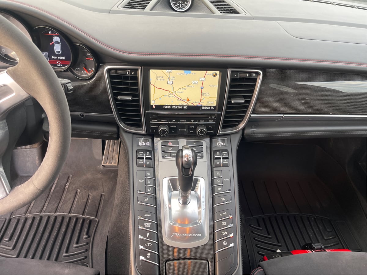Photo 16 of this Porsche Panamera