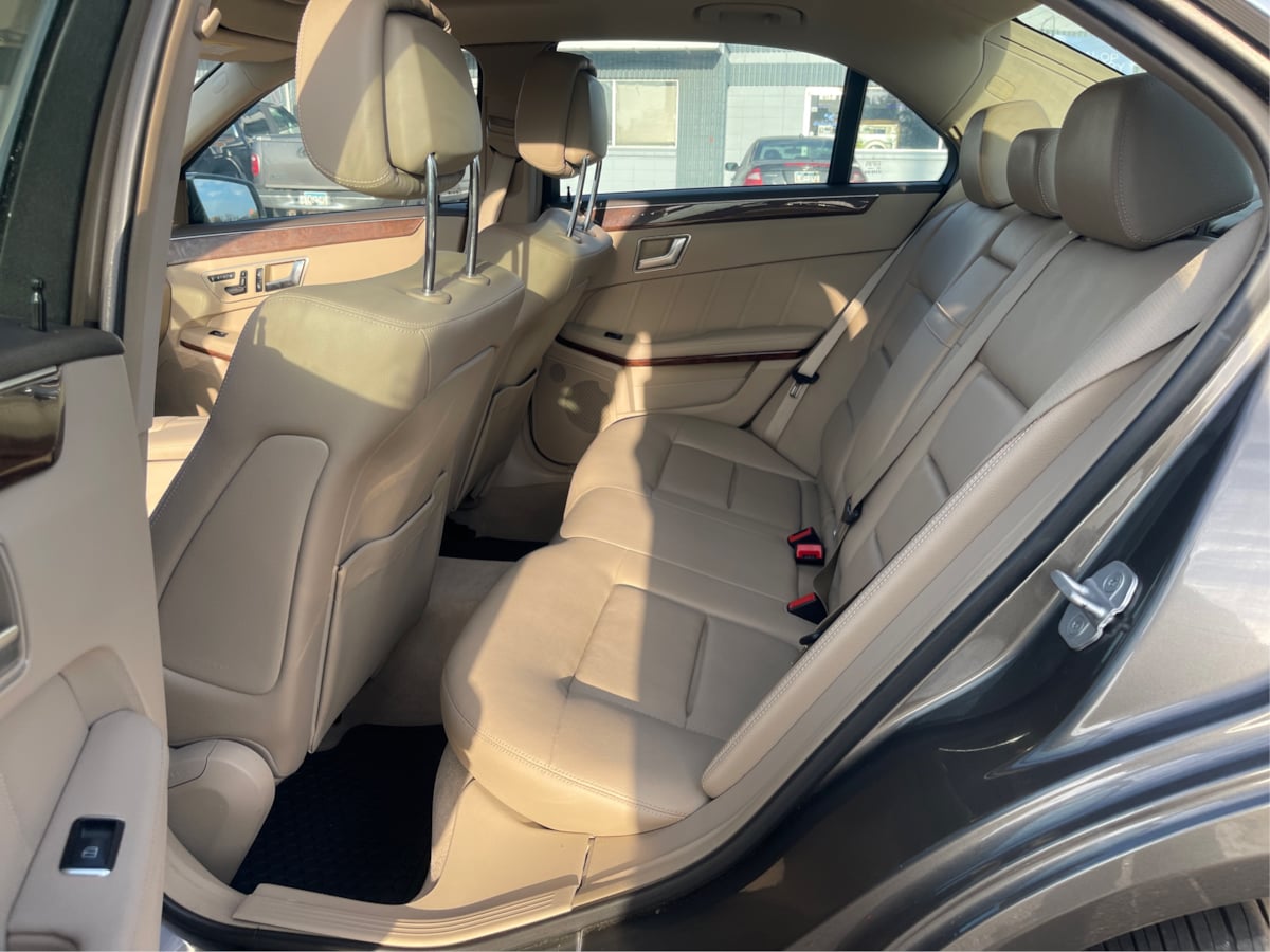 Photo 10 of this Mercedes-Benz E 350