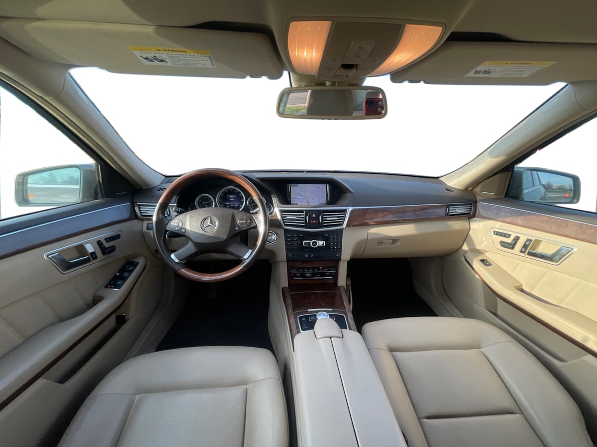 Photo 13 of this Mercedes-Benz E 350