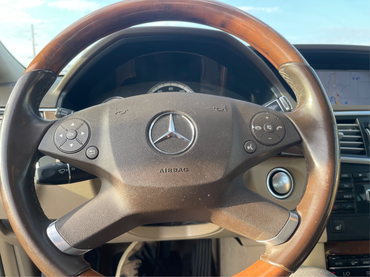Photo 18 of this Mercedes-Benz E 350