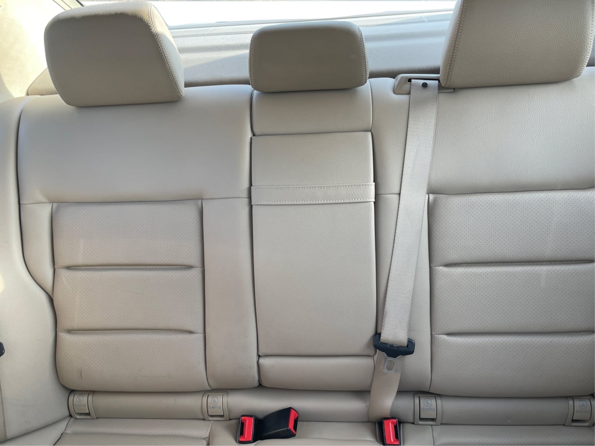 Photo 14 of this Mercedes-Benz E 350