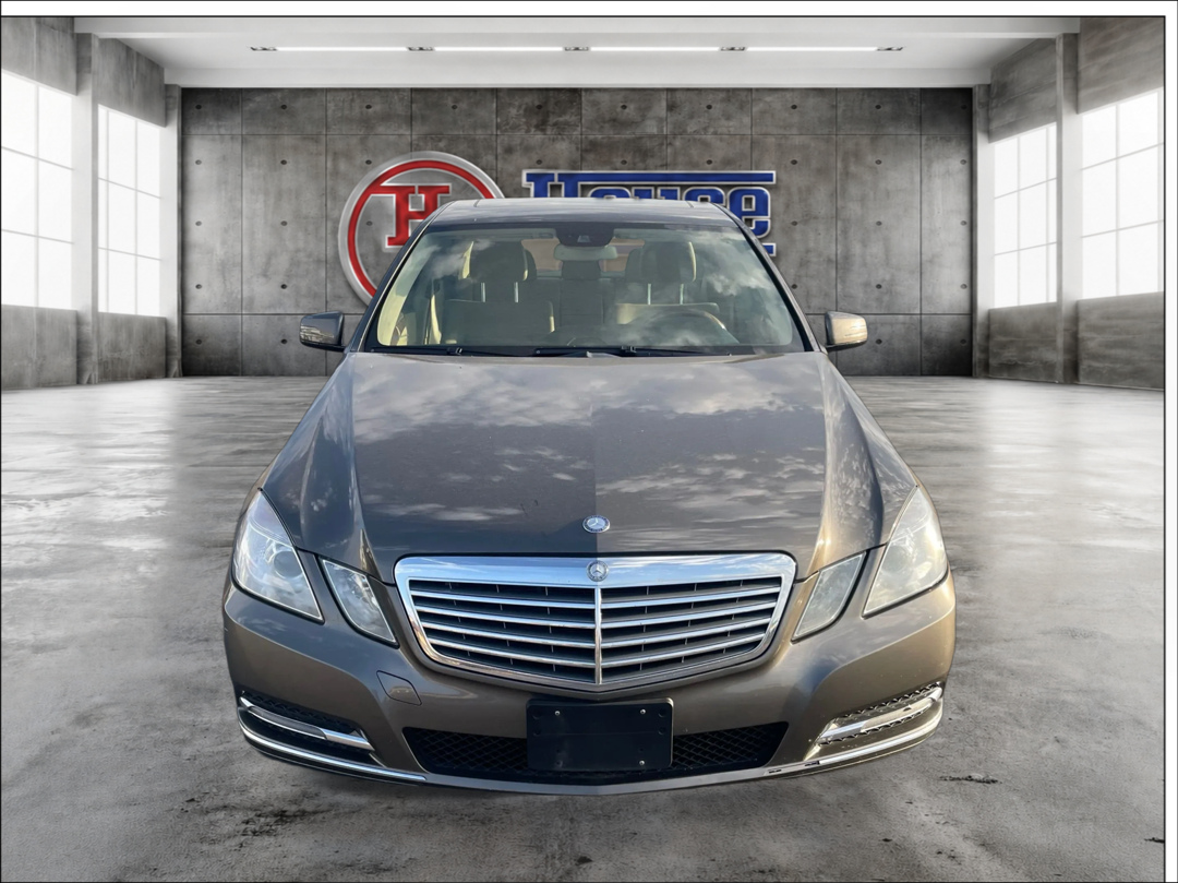Photo 2 of this Mercedes-Benz E 350