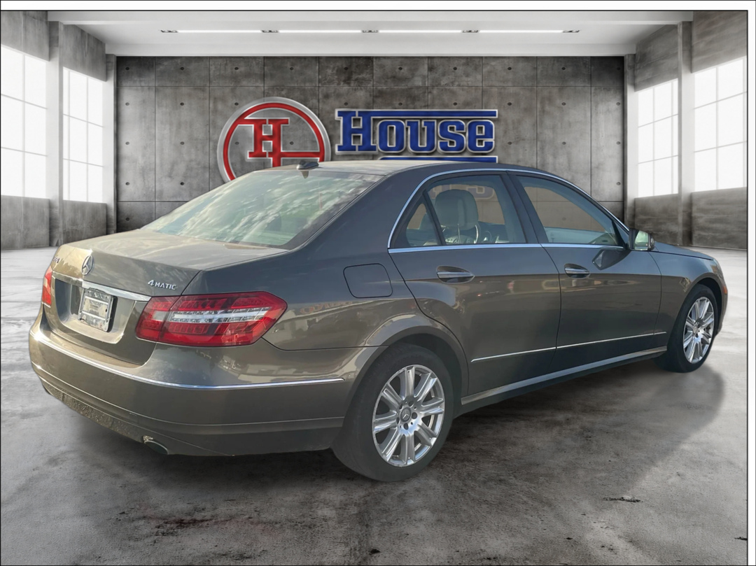 Photo 5 of this Mercedes-Benz E 350