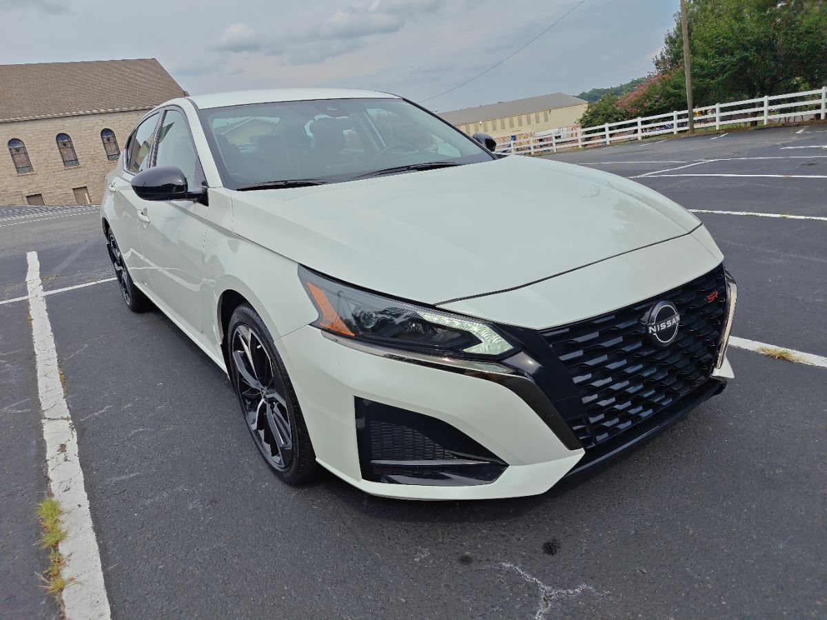 Photo 2 of this Nissan Altima