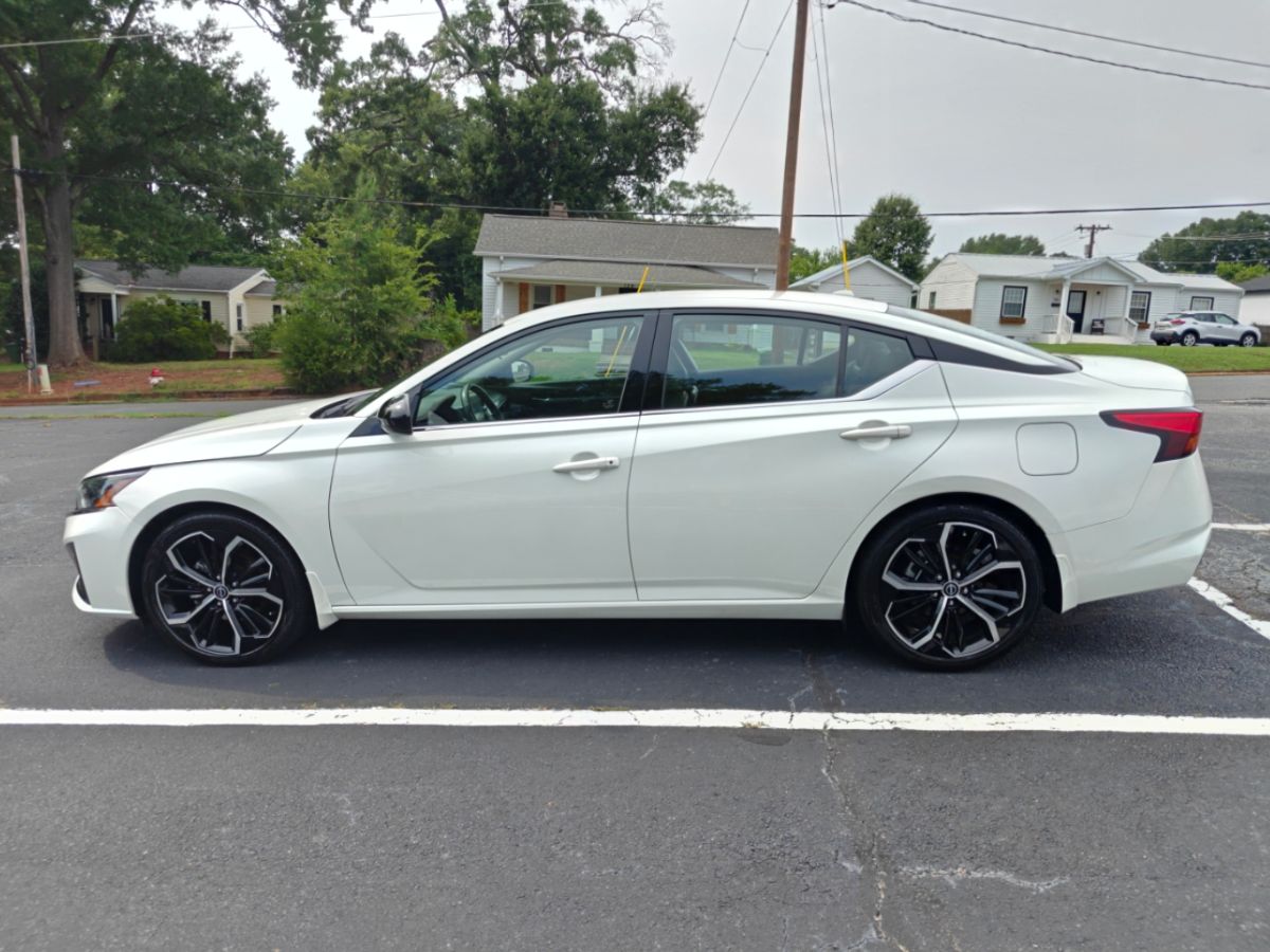 Photo 5 of this Nissan Altima