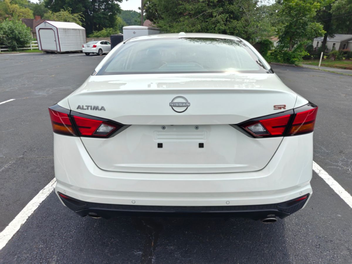 Photo 7 of this Nissan Altima