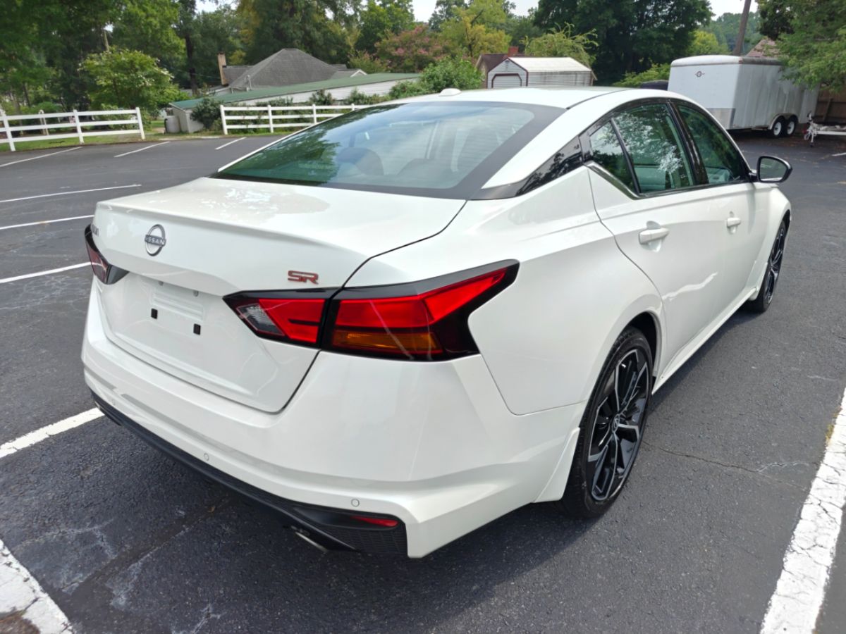 Photo 8 of this Nissan Altima