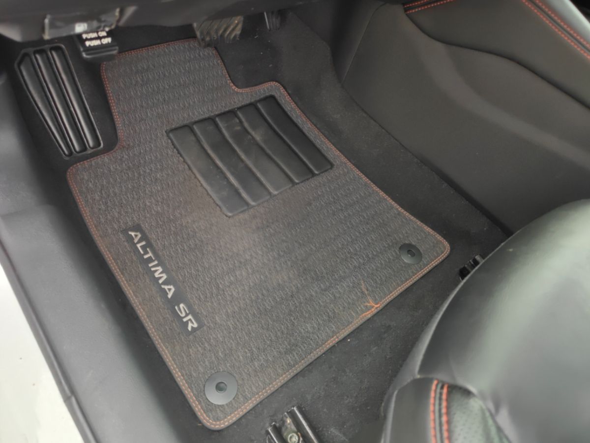Photo 15 of this Nissan Altima