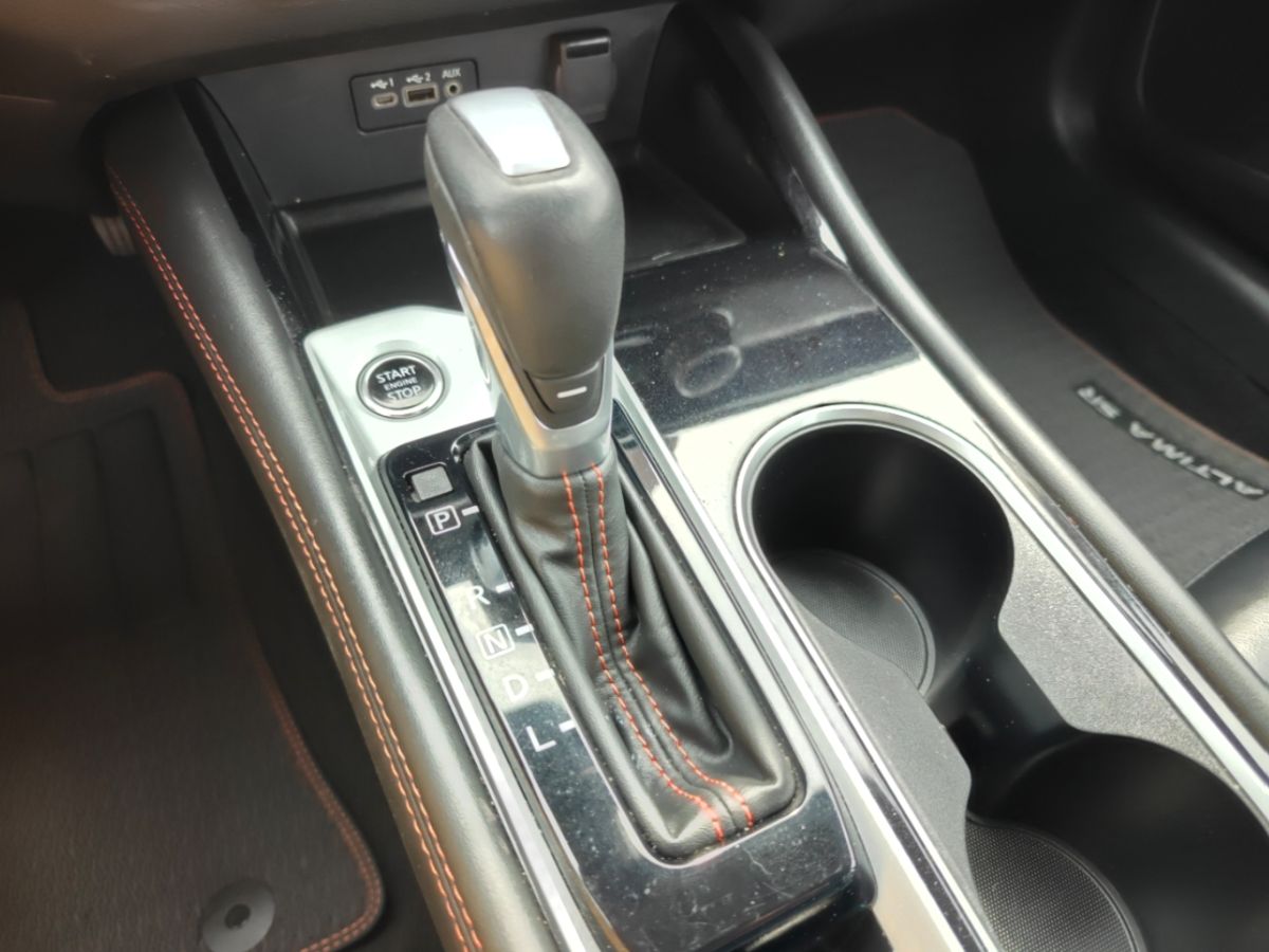 Photo 21 of this Nissan Altima