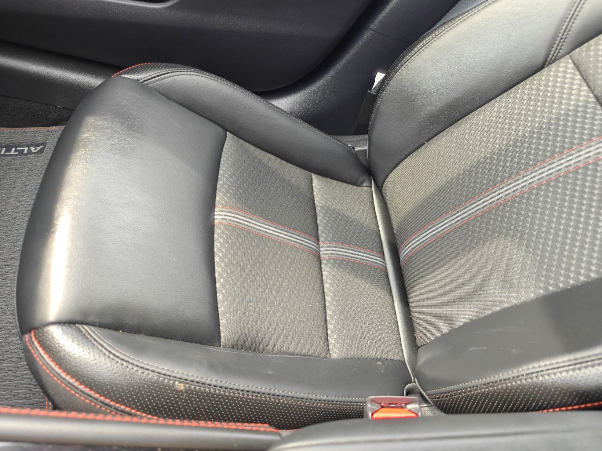 Photo 26 of this Nissan Altima