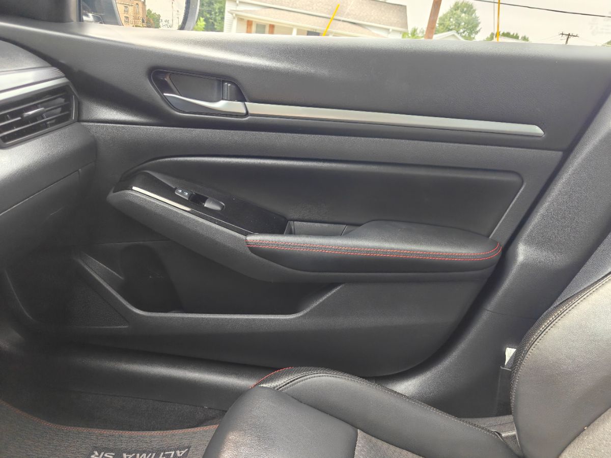 Photo 27 of this Nissan Altima