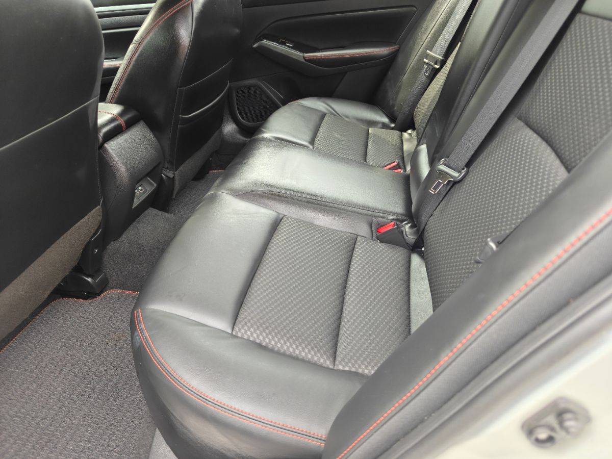 Photo 33 of this Nissan Altima
