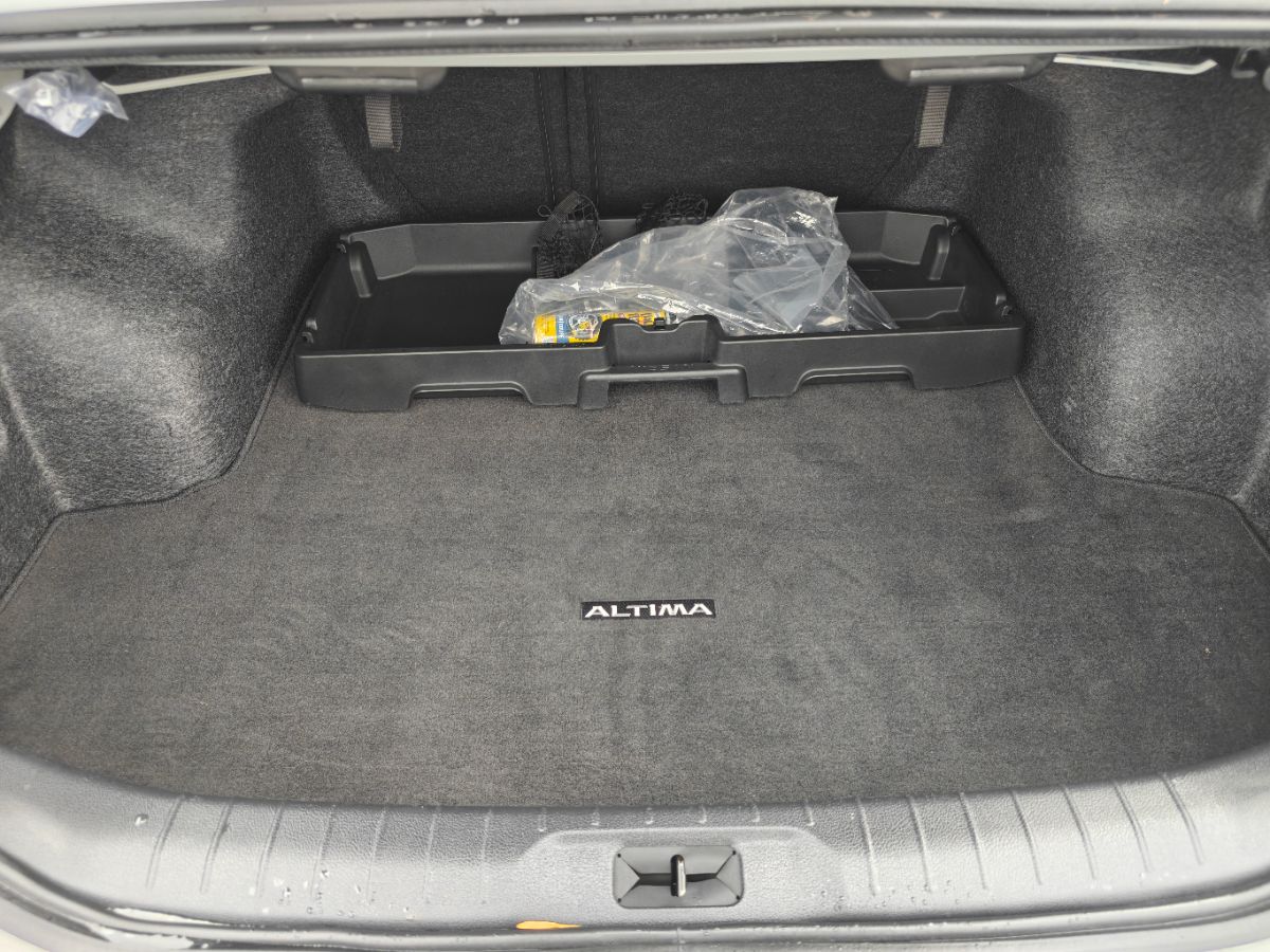 Photo 36 of this Nissan Altima