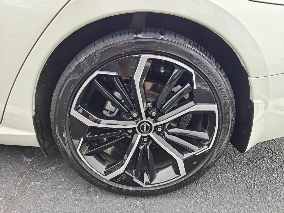 Photo 37 of this Nissan Altima