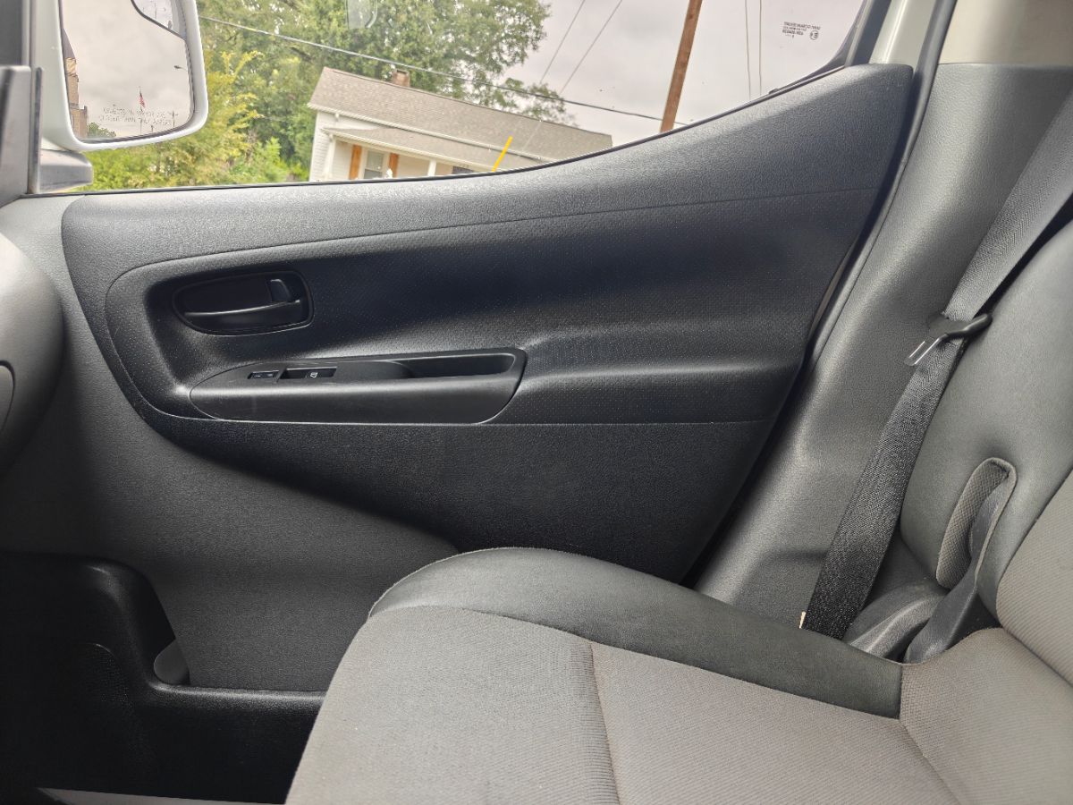 Photo 22 of this Nissan NV200 Compact Cargo