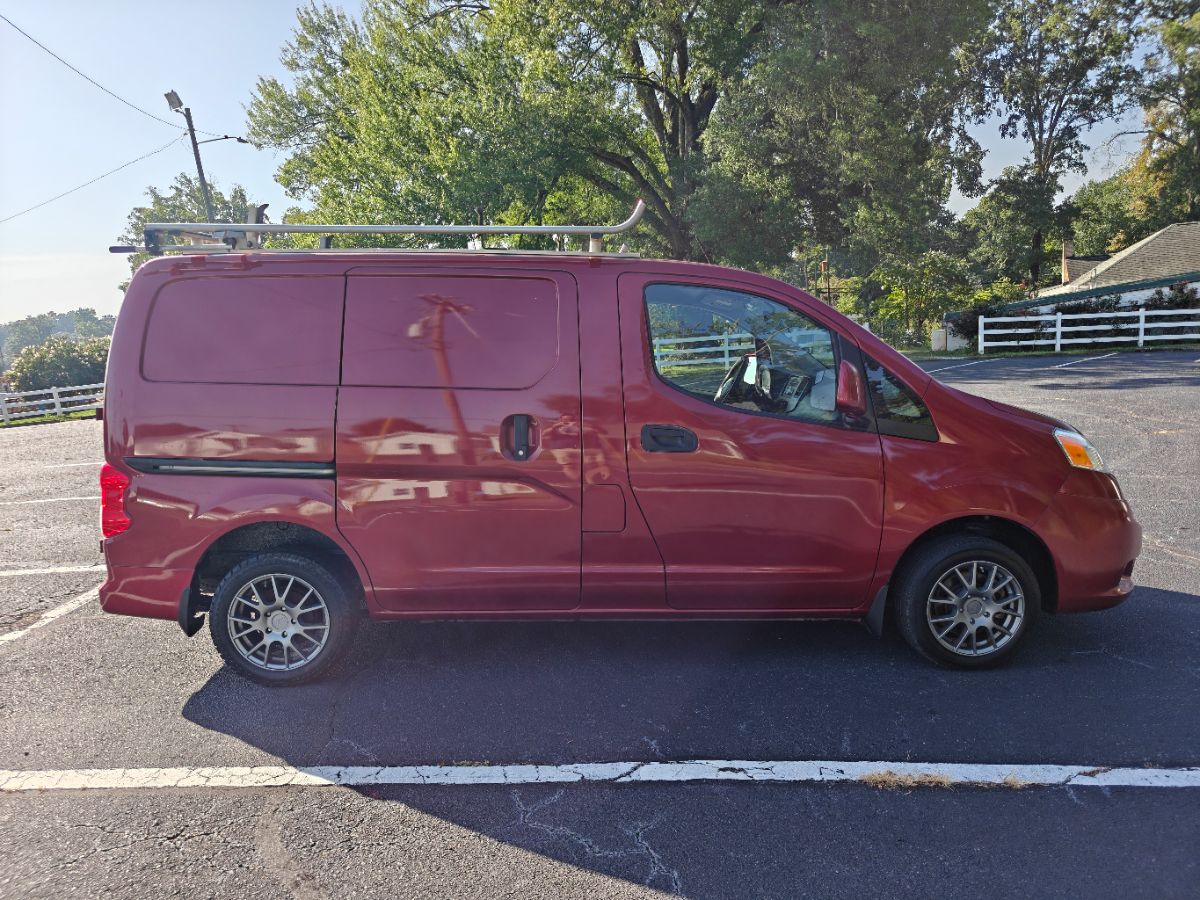 Photo 3 of this Nissan NV200