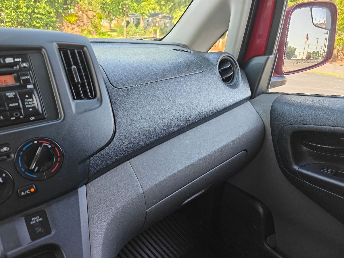 Photo 19 of this Nissan NV200