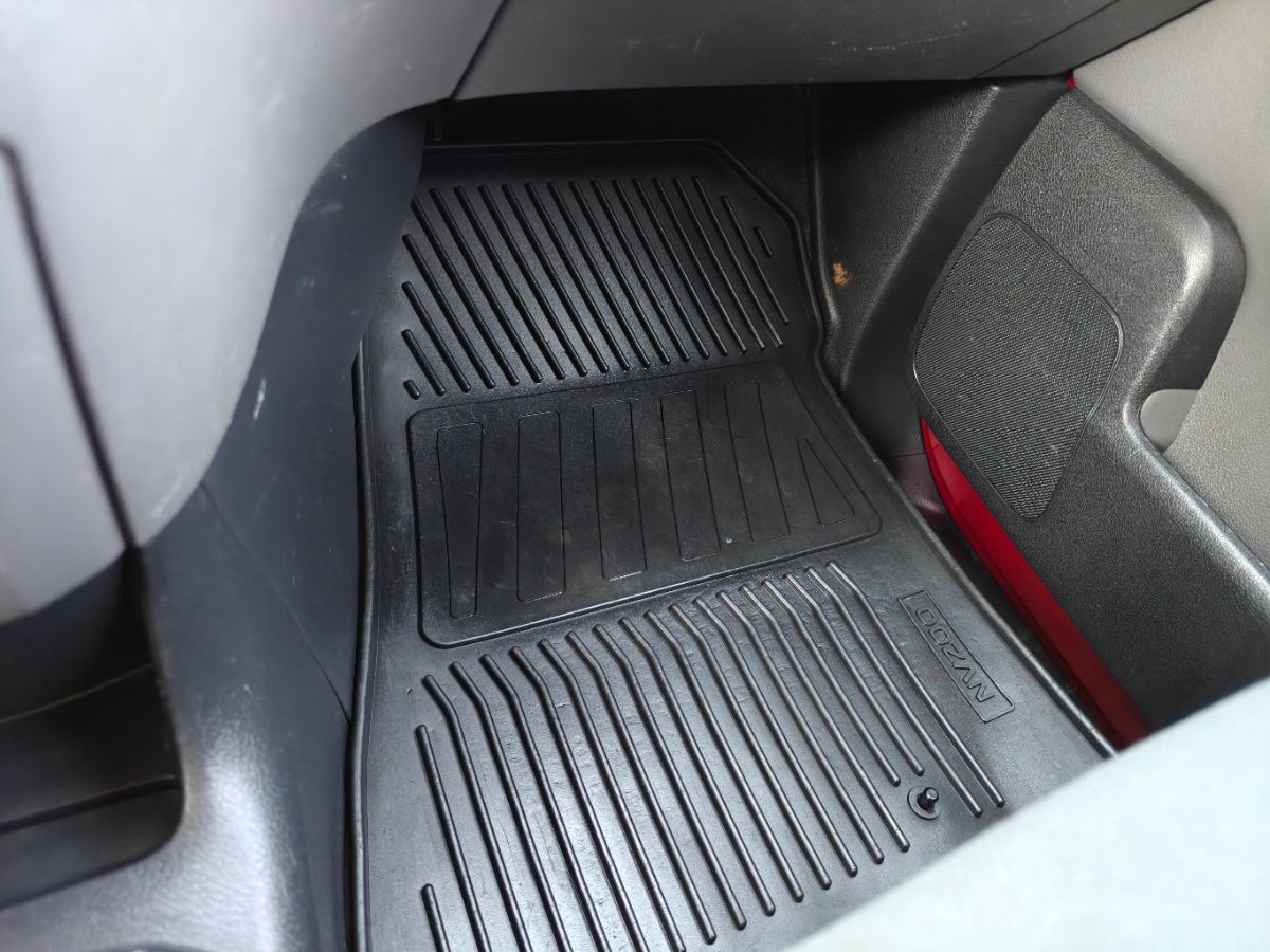 Photo 24 of this Nissan NV200